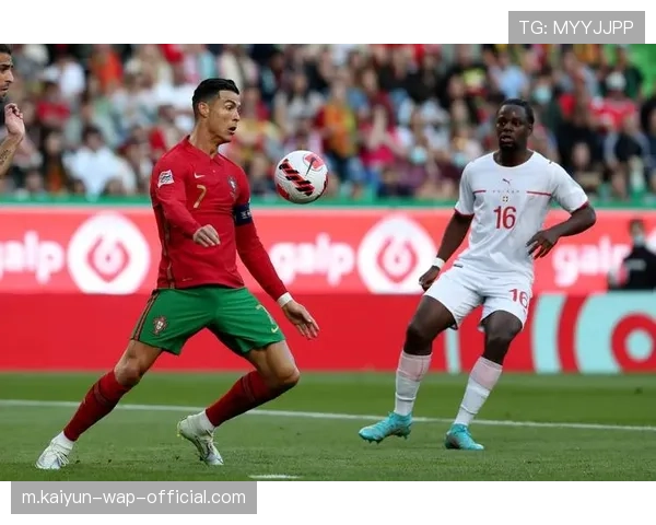 若昂·马里奥角球乱战抽射得分 葡萄牙球员阅读比赛能力强
