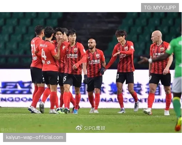 朗斯边后卫助攻幅度控制:三中卫体系下翼卫攻防转换职责 朗斯边后卫助攻幅度控制:三中卫体系下翼卫攻防转换职责